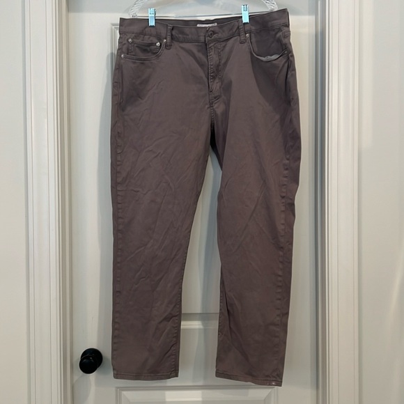 Lucky Brand Athletic Straight Jeans 40x30 gray some wear and tear in pictures - Picture 2 of 6